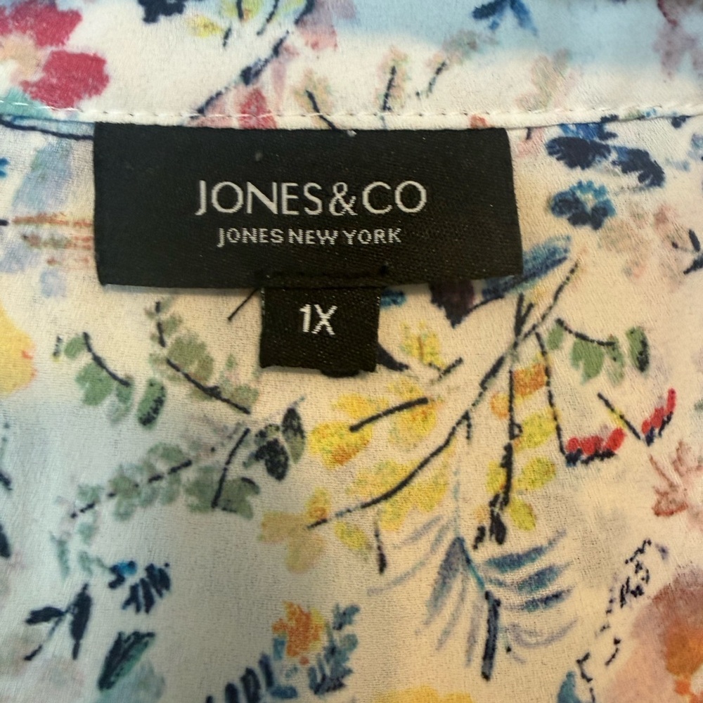 ⭐️Jones New York Floral V-Neck Blouse - White and Blue - Picture 2 of 7